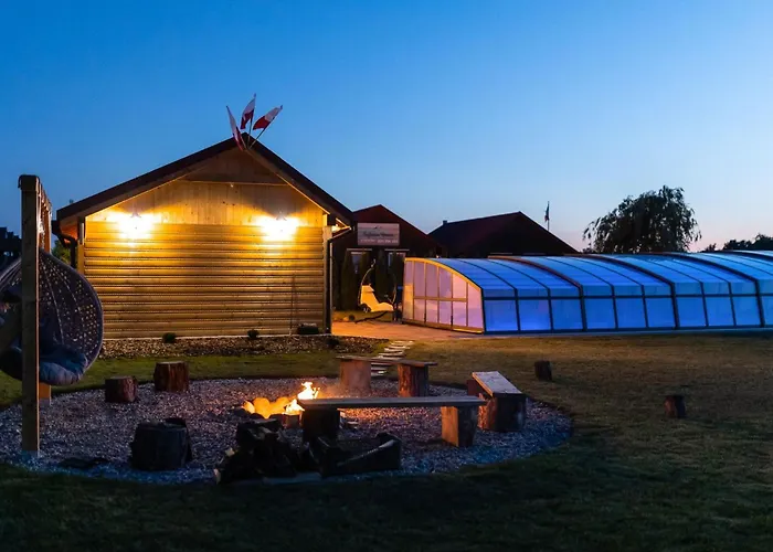 Vakantiehuis Holiday Home With Communal Pool By Interhome